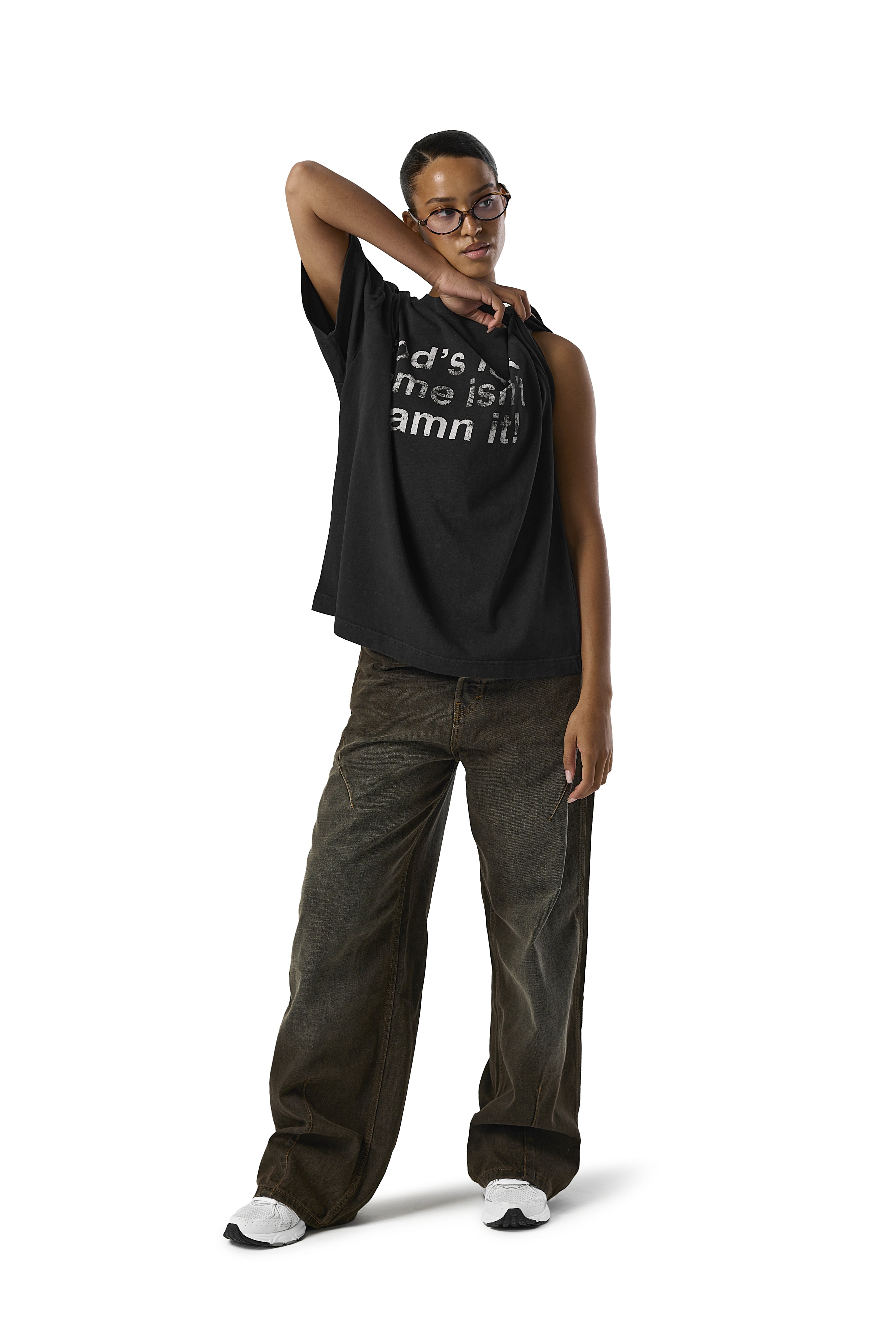 Model Flora is 5'8" and wears size S.